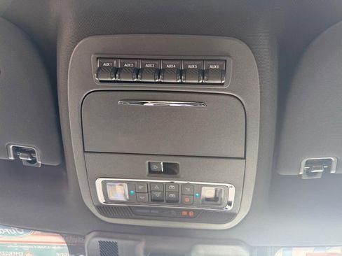 Used 2025 Ford F250 Platinum w/ FX4 Off-Road Package AWD/4WD image 24