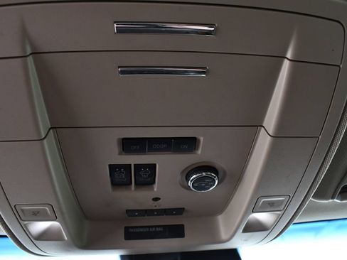 Used 2018 Chevrolet Suburban Premier AWD/4WD image 33