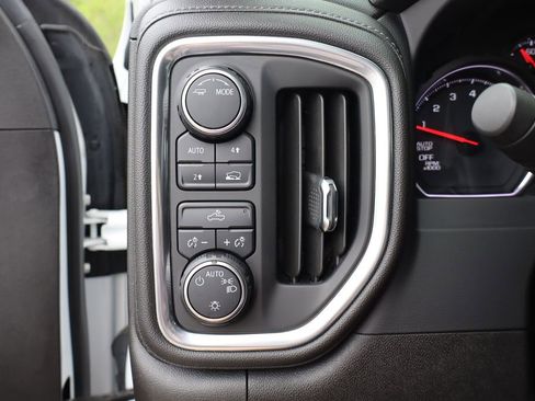 Used 2021 Chevrolet Silverado 1500 LT AWD/4WD image 14