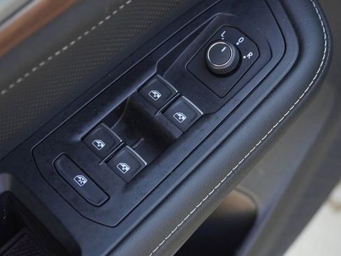 Used 2026 Volkswagen Atlas SE FWD image 19