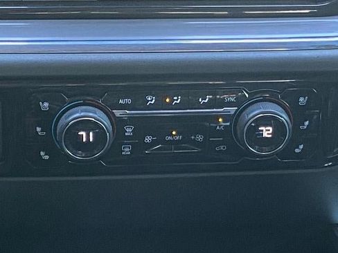 Used 2023 Chevrolet Silverado 1500 High Country w/ Technology Package image 12