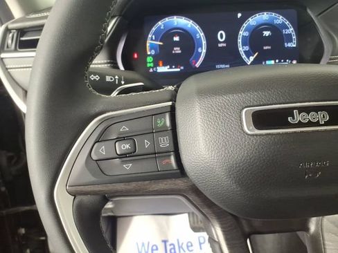 Used 2023 Jeep Grand Cherokee Limited AWD/4WD image 16