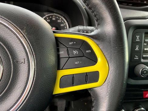 Used 2016 Jeep Renegade Latitude FWD image 24