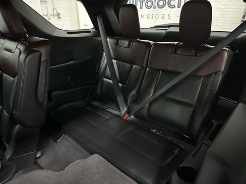 Used 2023 Ford Explorer Platinum w/ Premium Technology Package image 24