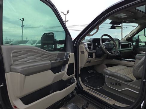 Used 2025 Ford F250 Platinum w/ Platinum Plus Package AWD/4WD image 8