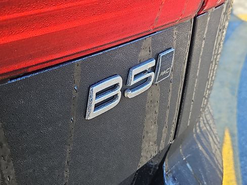 Used 2025 Volvo XC60 B5 Ultra w/ Protection Package Premier image 5