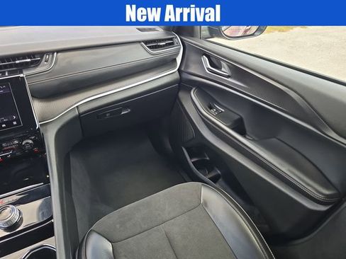 Certified 2023 Jeep Grand Cherokee L Laredo image 11