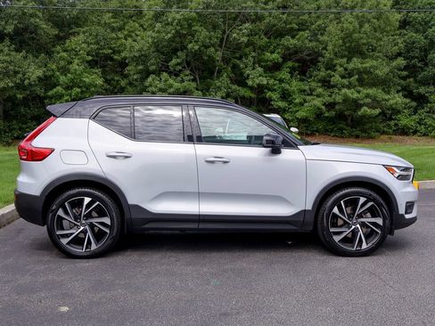 Used 2022 Volvo XC40 T5 R-Design w/ Advanced Package AWD/4WD image 24