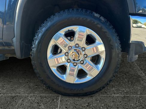 Used 2022 Chevrolet Silverado 2500 LTZ w/ LTZ Premium Package image 9