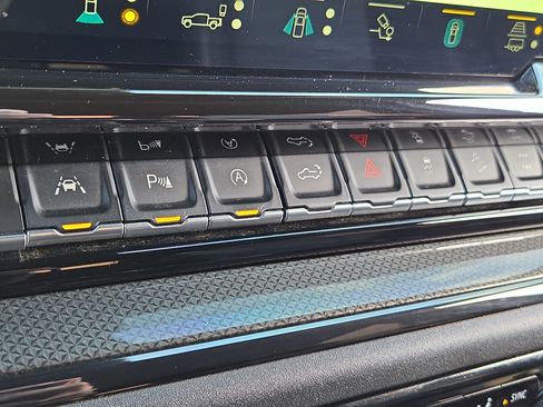 Used 2022 Chevrolet Silverado 1500 ZR2 image 33