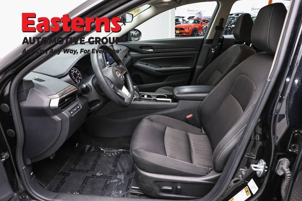 Used 2024 Nissan Altima 2.5 SV FWD image 14
