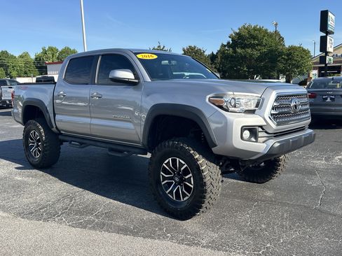 Used 2016 Toyota Tacoma TRD Off-Road w/ Premium & Technology Package AWD/4WD image 1