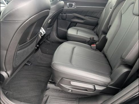 Certified 2022 Kia Sorento SX FWD image 10