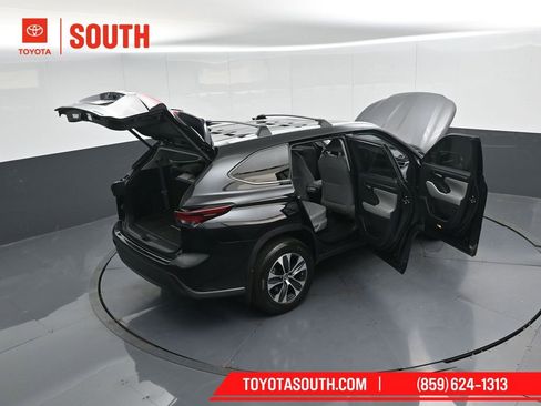 Used 2024 Toyota Highlander XLE image 49