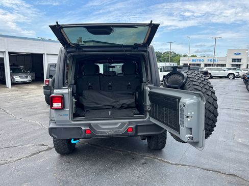 Used 2023 Jeep Wrangler Unlimited w/ Cold Weather Group AWD/4WD image 17
