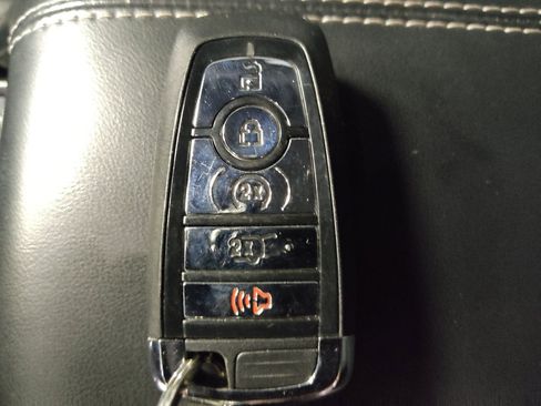 Used 2020 Lincoln Corsair FWD w/ Rear Removable Package Tray image 32