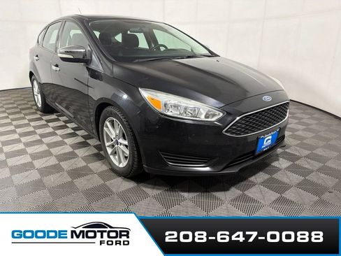 Used 2015 Ford Focus SE FWD image 2