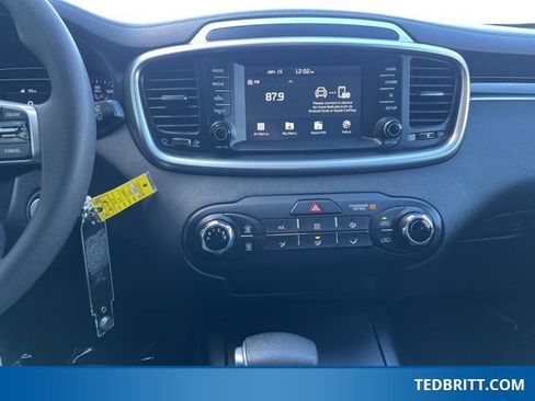 Used 2019 Kia Sorento LX image 29