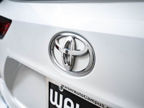 Used 2023 Toyota Highlander XLE AWD/4WD image 18
