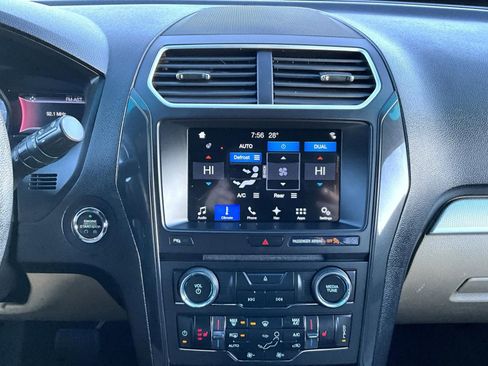Used 2017 Ford Explorer XLT w/ Equipment Group 202A image 14
