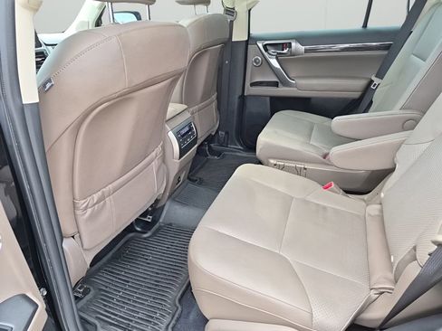 Used 2022 Lexus GX 460 Luxury w/ Sport Design Package AWD/4WD image 22