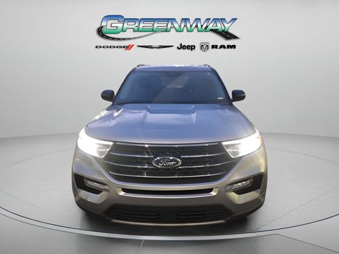 Used 2023 Ford Explorer XLT w/ Equipment Group 202A RWD image 2