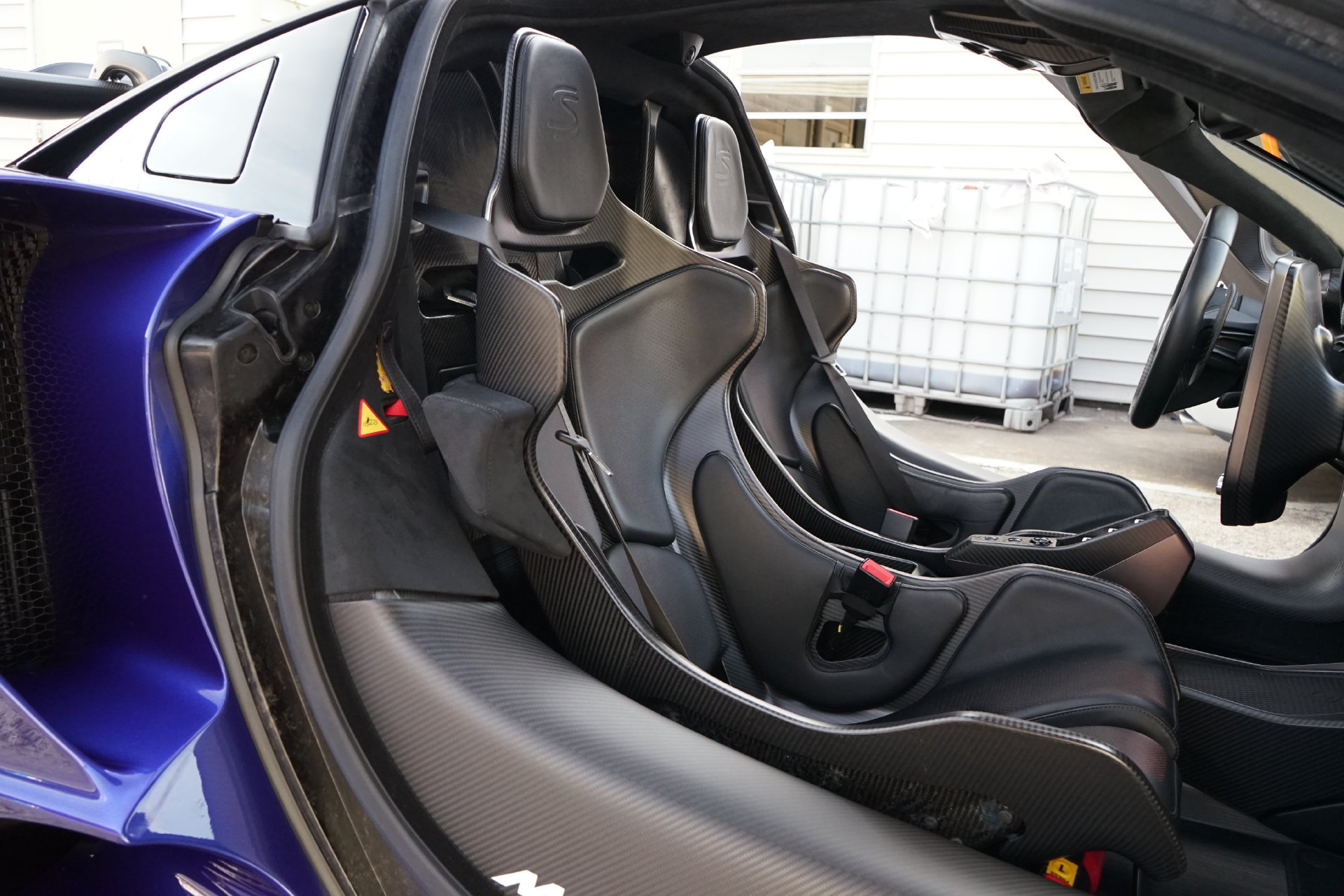 Used 2019 McLaren Senna RWD image 12