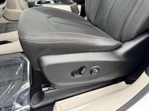 Used 2018 Chrysler Pacifica Touring Plus image 14