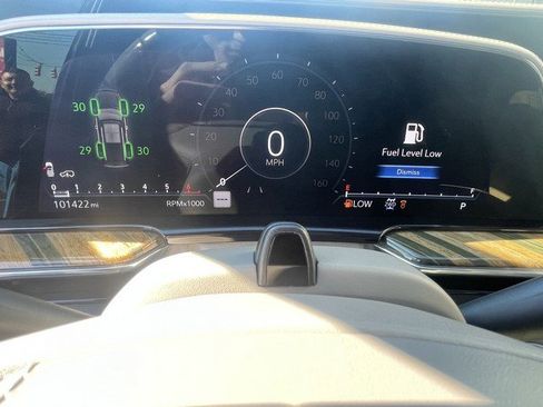 Used 2021 Cadillac Escalade ESV Premium Luxury Platinum image 17