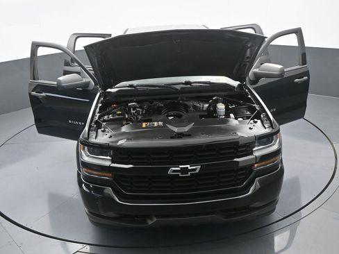 Used 2018 Chevrolet Silverado 1500 Custom w/ Custom Value Package image 57