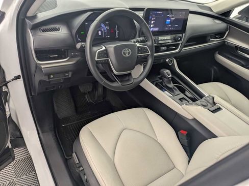 Used 2024 Toyota Grand Highlander AWD Hybrid image 2