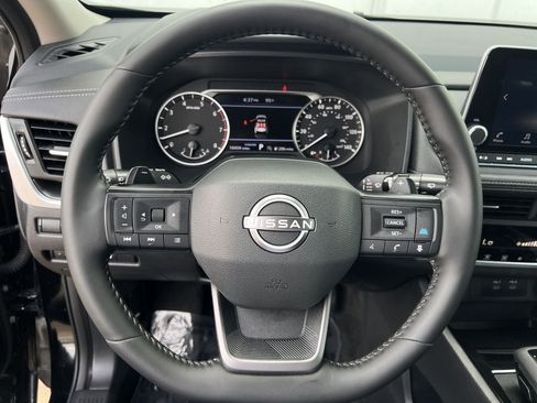 Certified 2025 Nissan Rogue SV FWD image 8