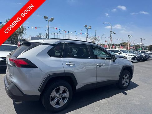 Used 2022 Toyota RAV4 XLE AWD/4WD image 4