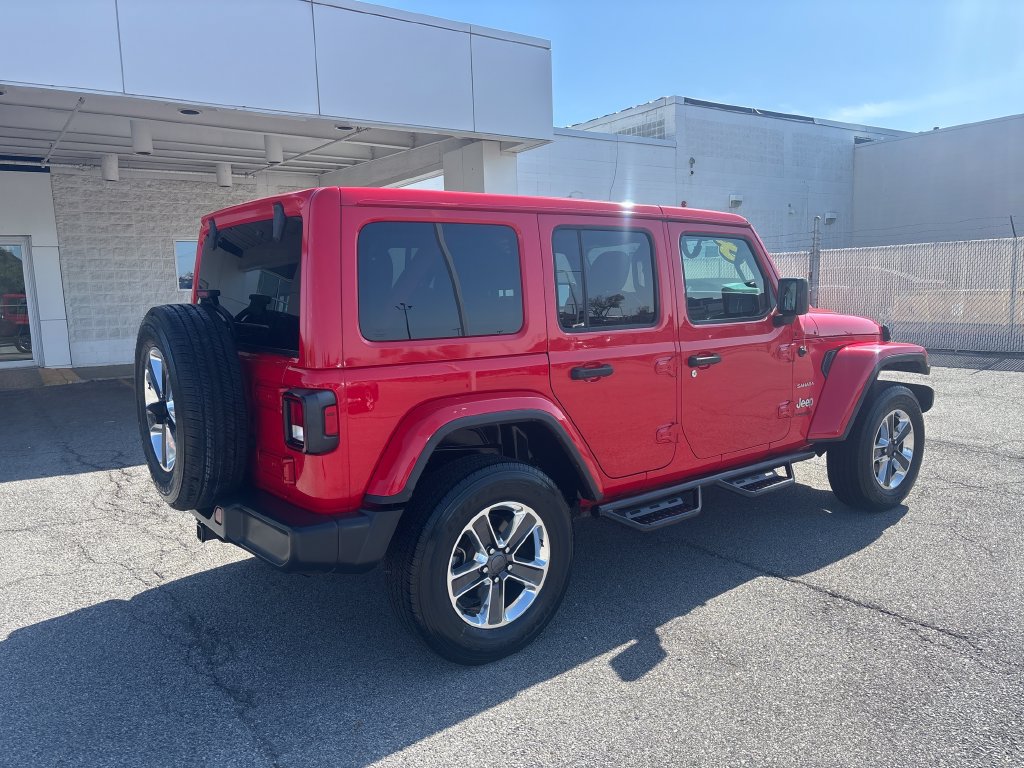 Used 2018 Jeep Wrangler Unlimited Sahara AWD/4WD image 8