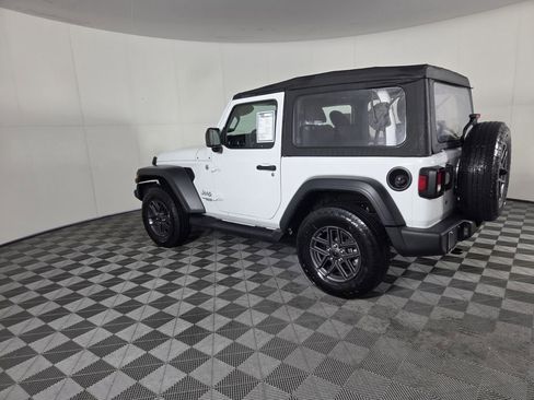 Used 2018 Jeep Wrangler Sport AWD/4WD image 7