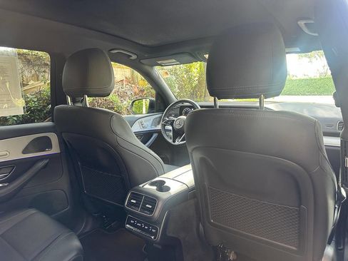 Used 2025 Mercedes-Benz GLS 450 4MATIC image 17