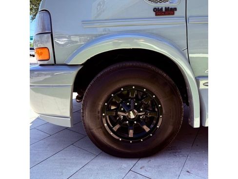 Used 2025 GMC Savana 2500 w/ Driver Convenience Package RWD image 6