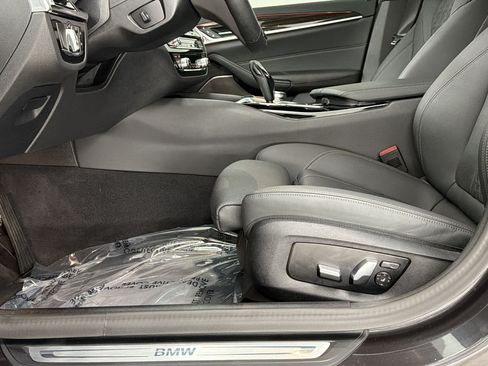 Used 2023 BMW 530i w/ Premium Package RWD image 5