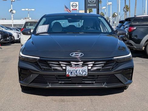 Used 2025 Hyundai Elantra Limited FWD image 2