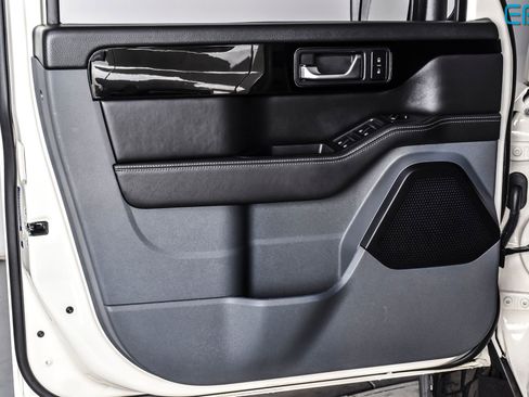 Used 2025 INEOS Grenadier Fieldmaster Edition image 13