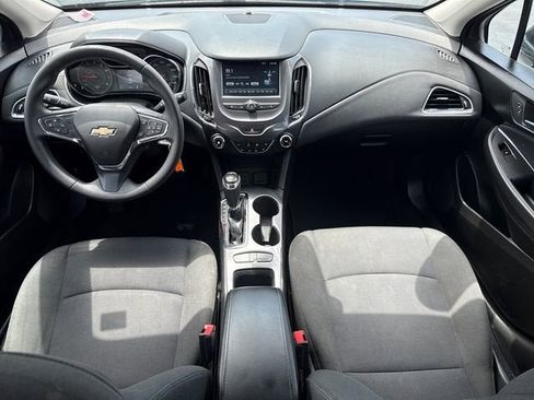 Used 2018 Chevrolet Cruze LT FWD image 12