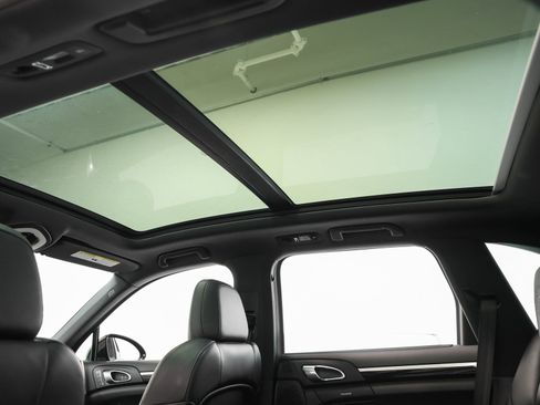 Certified 2018 Porsche Cayenne Platinum Edition image 46