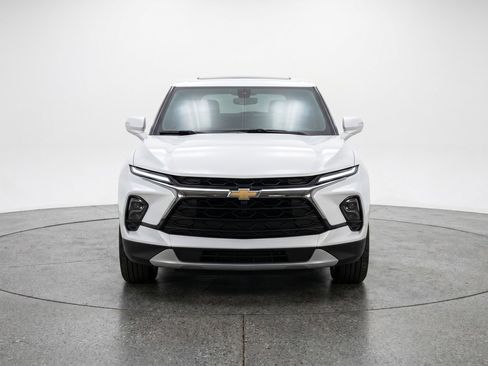Used 2025 Chevrolet Blazer LT FWD image 2