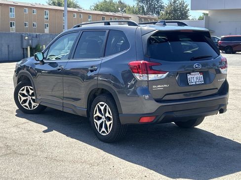 Used 2020 Subaru Forester Premium image 5