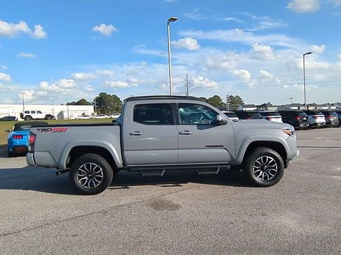 Used 2021 Toyota Tacoma TRD Sport image 3