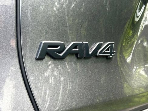 Certified 2022 Toyota RAV4 XLE w/ Convenience Package AWD/4WD image 11