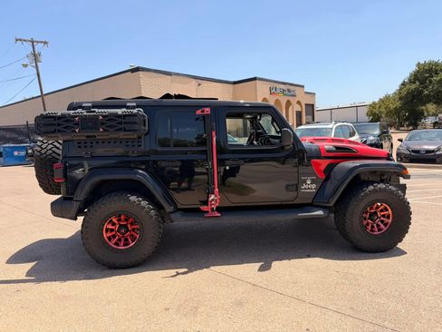 Used 2019 Jeep Wrangler Unlimited Sahara AWD/4WD image 5