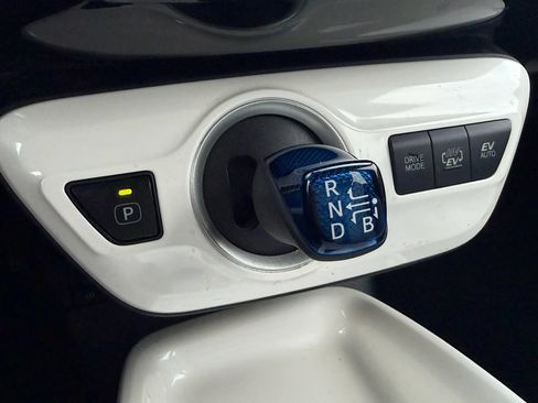 Used 2017 Toyota Prius Prime Advanced FWD image 48