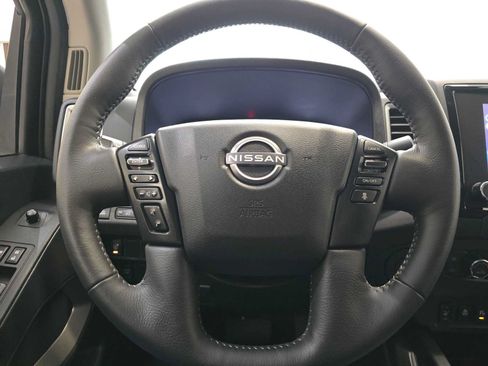 Used 2024 Nissan Frontier SV w/ SV Convenience Package RWD image 11