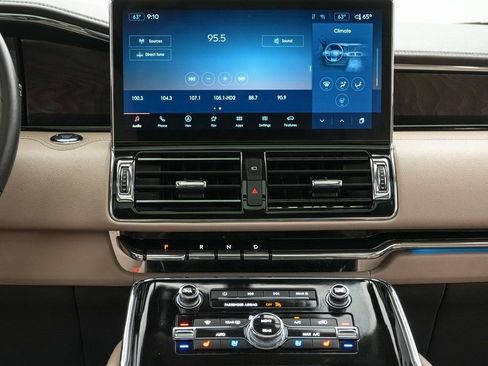 Used 2024 Lincoln Navigator L Reserve image 17